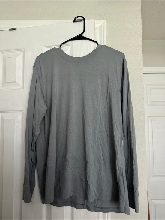 Tops - Lululemon - Long-Sleeve Crew Neck Shirt - Gray
